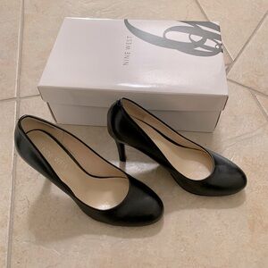 Nine West Women's Black Leather Heel (size 6)